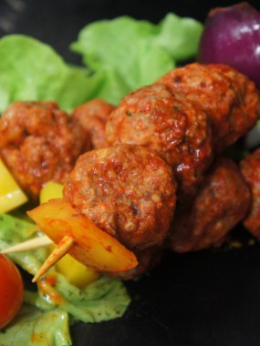 BROCHETTE DE BOULETTE DE VIANDE MARINE