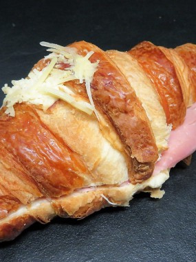 CROISSANT AU JAMBON