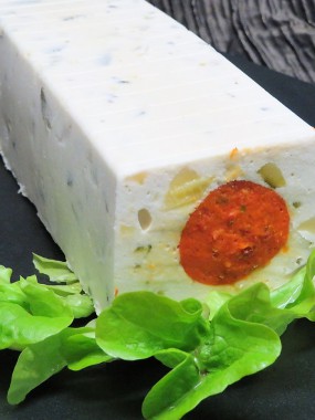 TERRINE DE CHEVRE A LA TOMATE CONFITE