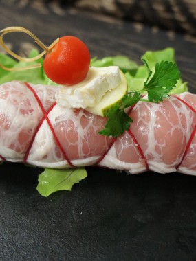 ROTI DE DINDE FARCI AU BLEU ET AUX POIRES 